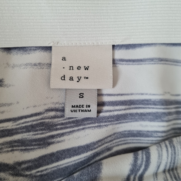 A NEW DAY | SKIRT RUCHED SATIN MIDI SLIT WHITE/GRAY SIZE SMALL - Picture 9 of 10